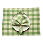 Tischset und Serviette als Set aus Baumwolle. Karomuster in den Farben beige und grün.