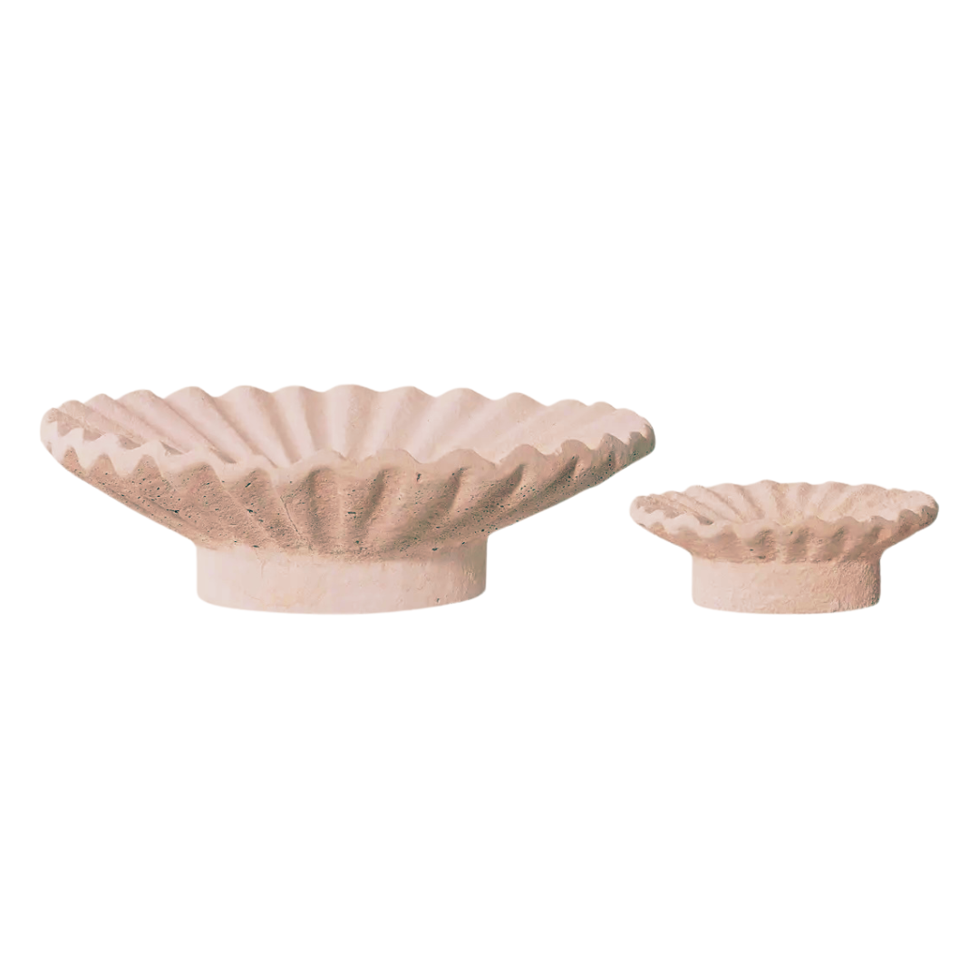 Kerzenhalter aus Zement. Schalenförmig in der Farbe weiß und Terracotta